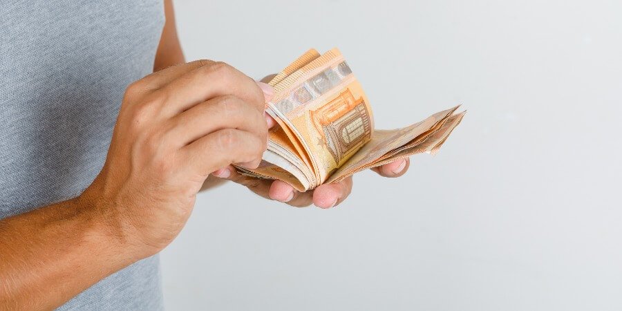 ¿Hay que pagar pensión de alimentos si el hijo no trabaja ni estudia?